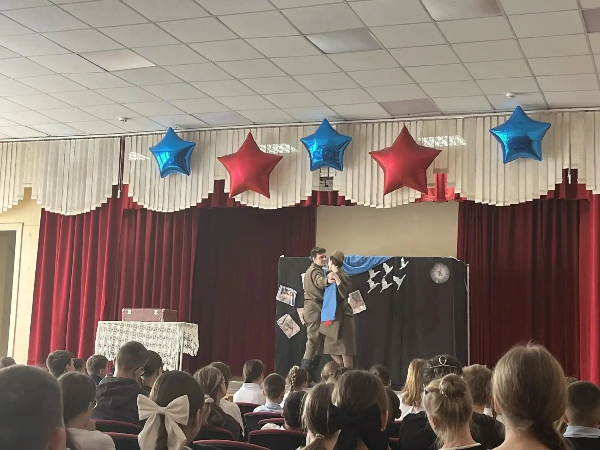 🎭 Спектакль «Письма с фронта»: путешествие в прошлое 🎭    7 мая ученики нашей школы посетили трогате