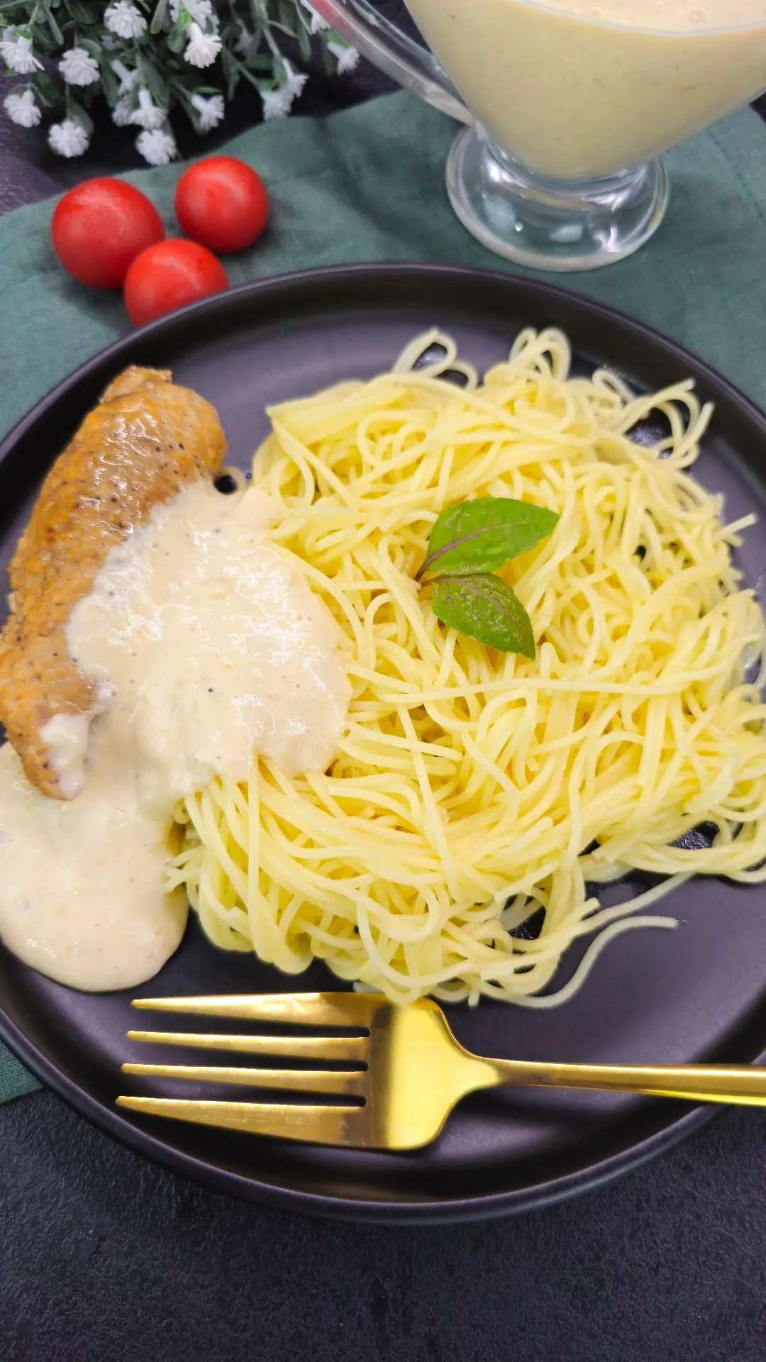Луковая подливка — отличный гарнир к любому мясу, рыбе или овощным блюдам