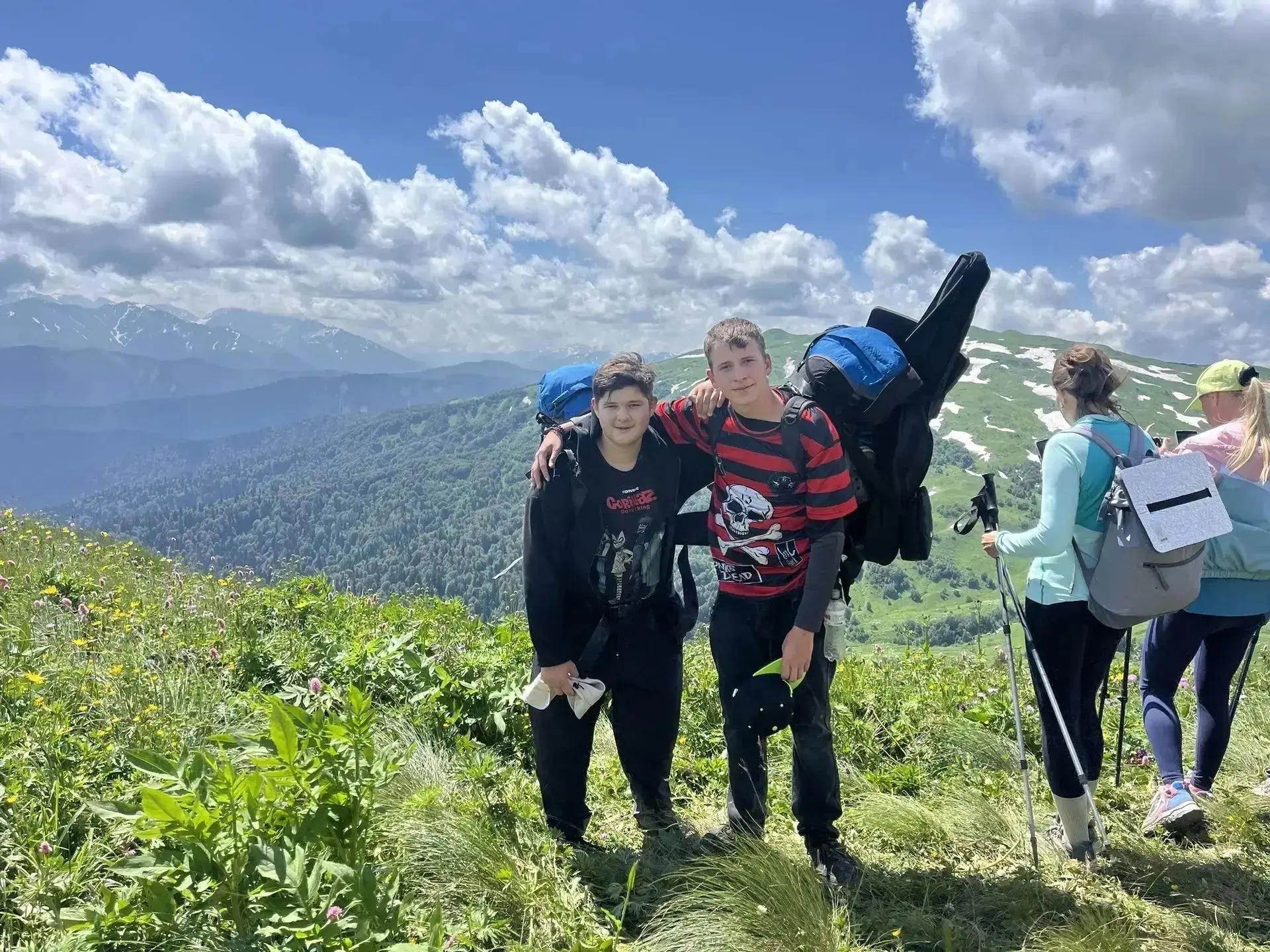 ⛰️ ПУТИНЦЕВ ИЛЬЯ И ДЬЯЧЕНКО ДАНИИЛ: ПУТЕШЕСТВИЕ В ЛАГО-НАКИ ⛰️

Учащиеся 8 "А" класса — Путинцев Иль