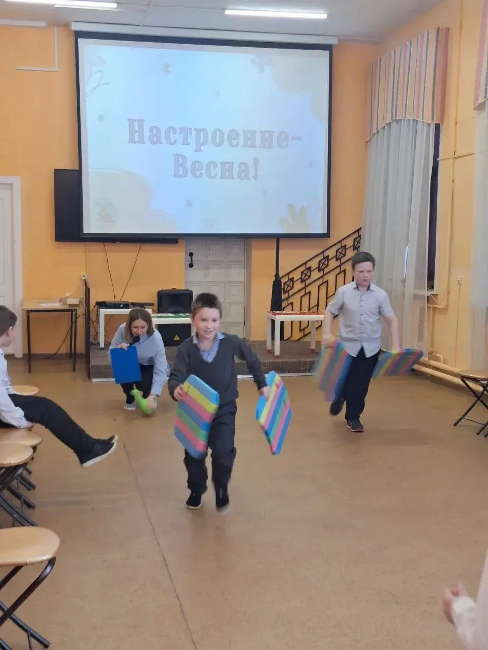 6 марта выдался насыщенный день! 2 «Г» класс побывал в библиотеке им. Гайдара. Интерактивное занятие