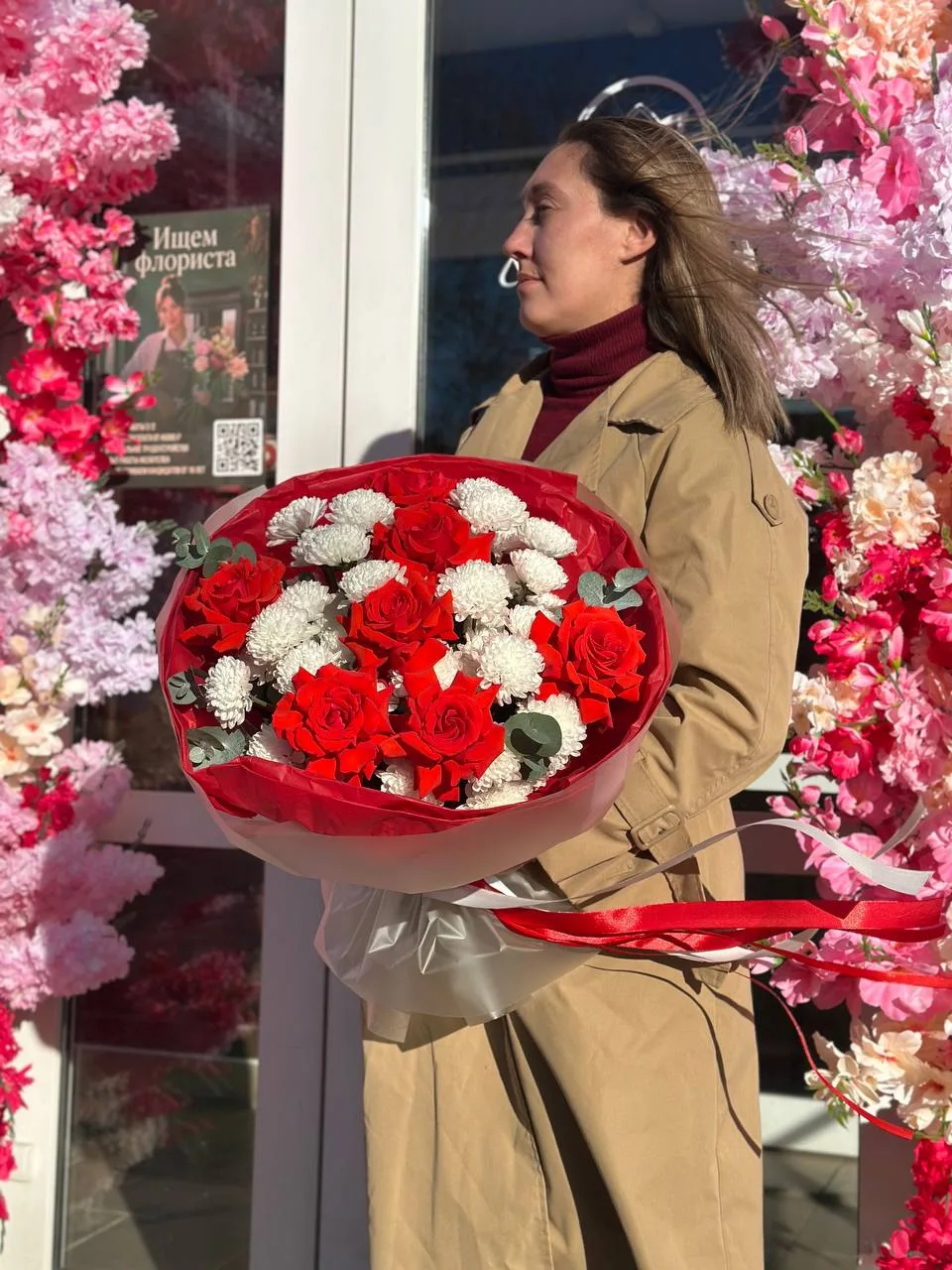 Контрастный букет из роз , хризантем и эвкалипта 4️⃣8️⃣3️⃣7️⃣ 🌹
