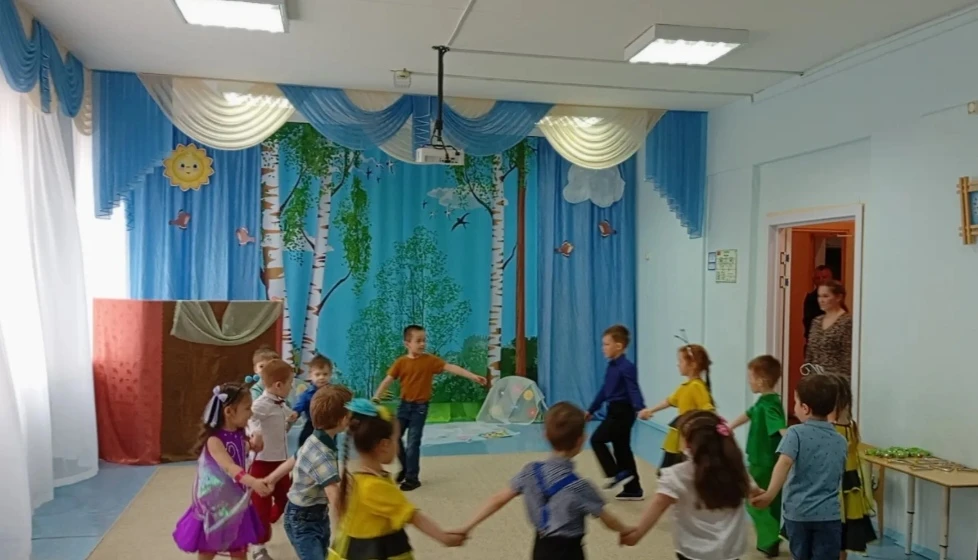 🌞 В средней группе "Почемучки" прошел утренник "Весеннее путешествие"