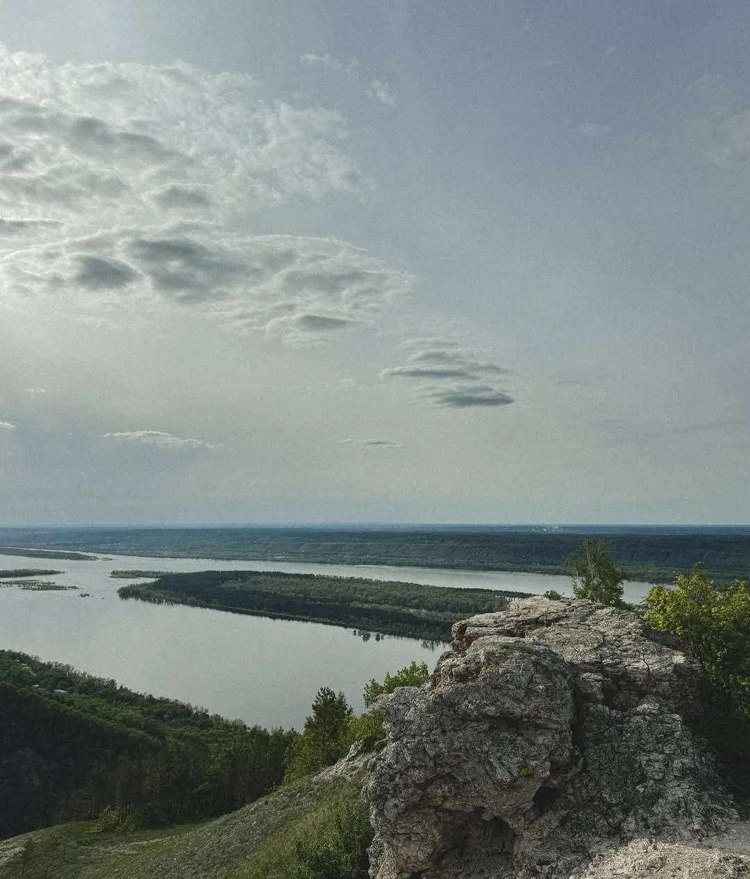 ⛰ Гора Стрельная

Одна из самых узнаваемых вершин Жигулёвского массива поднимается над Волгой пример