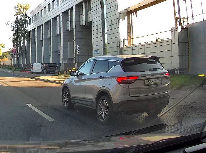 Перекресток Рыбацкого проспекта и Проспекта Обуховской обороны.