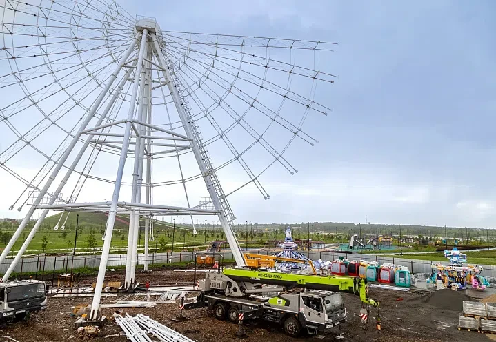 🎡 В «Притяжении» прямо сейчас собирают 50-метровое колесо обозрения!