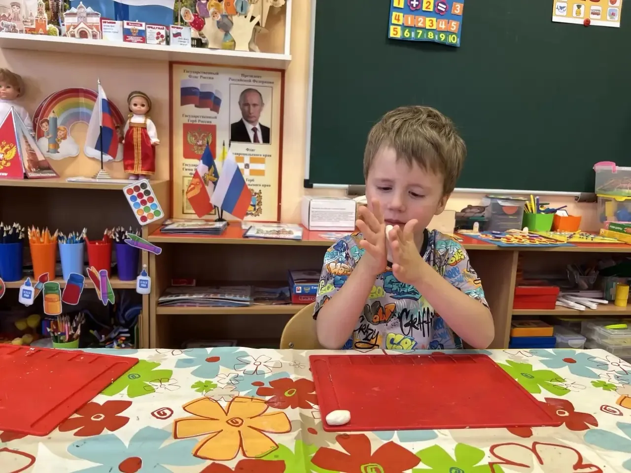 Насыщенный день в нашем детском саду! 🎨📚
