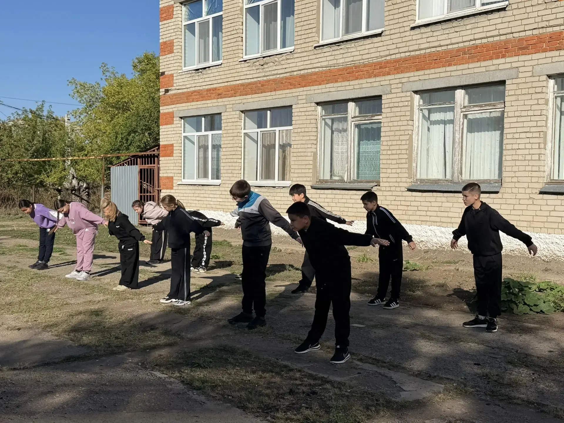 В МАОУ "Образовательный центр № 1 им. В.П. Чкалова" у обучающихся 1ш - 9ш классов проше...