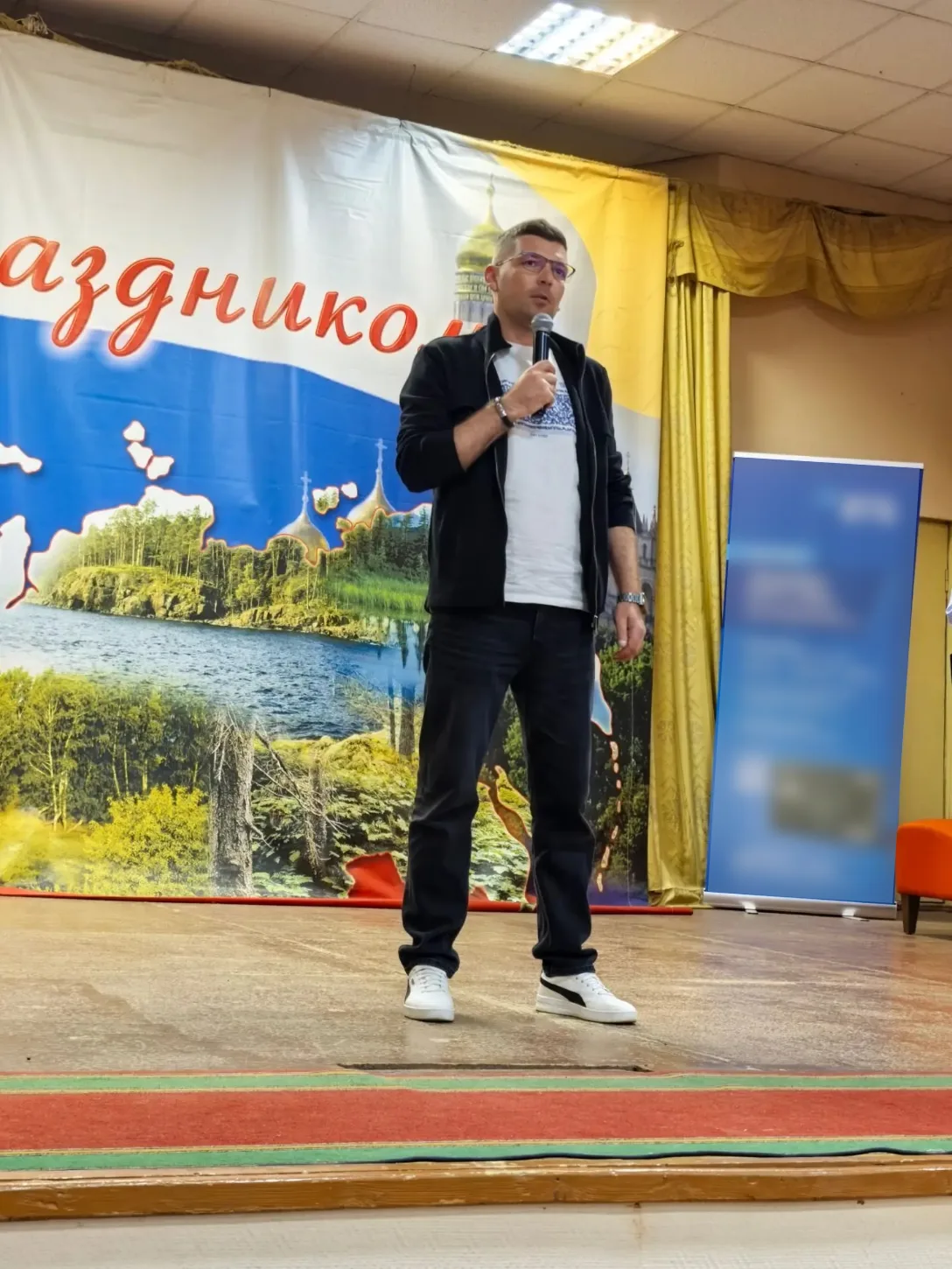 Ко Дню воссоединения исторических регионов с Россией депутат Каменско-Днепровского Сове...