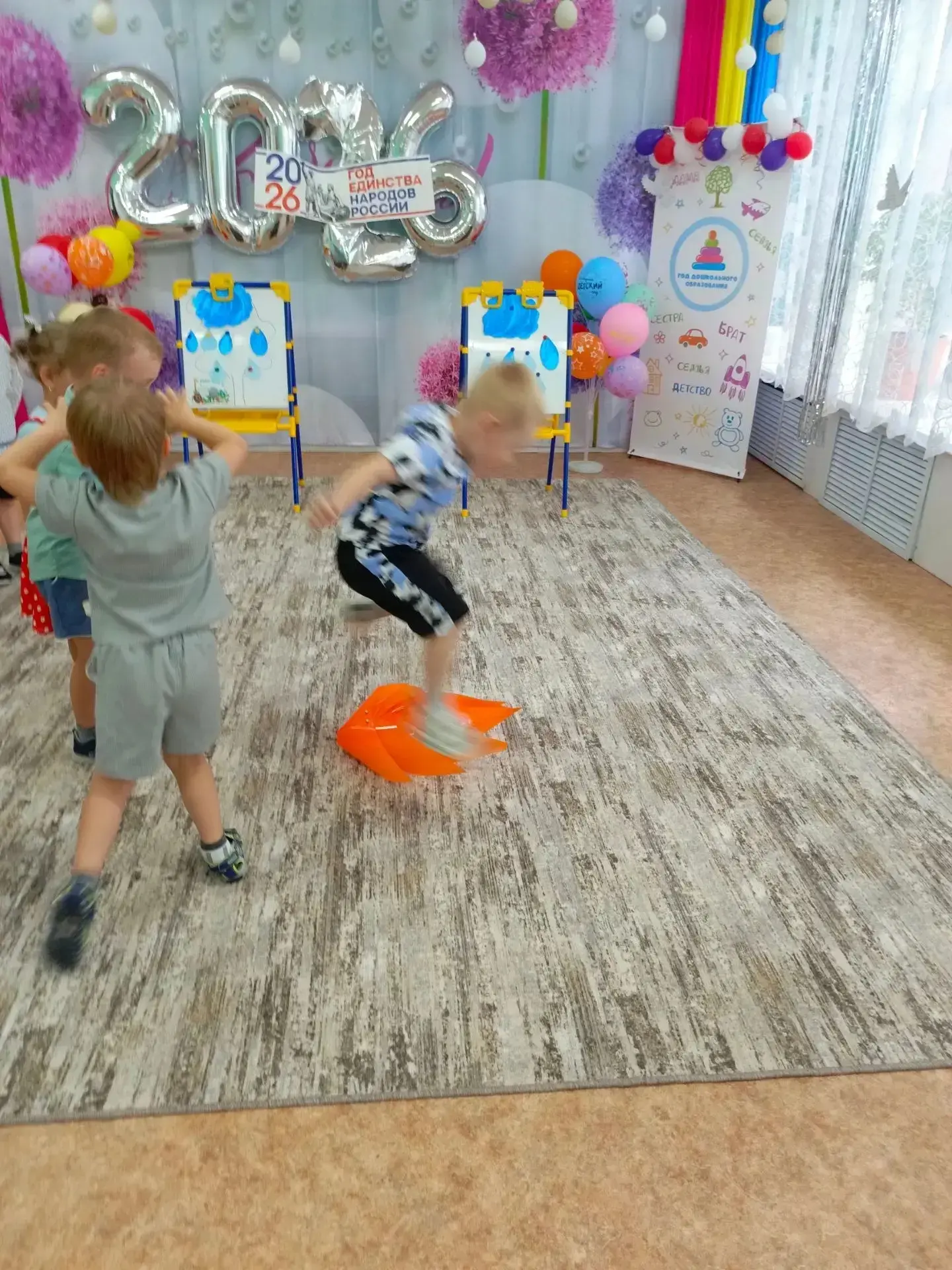 Праздник старинный, праздник красивый мы сегодня будем встречать!
В ночь с 6 на 7 июля по русским на
