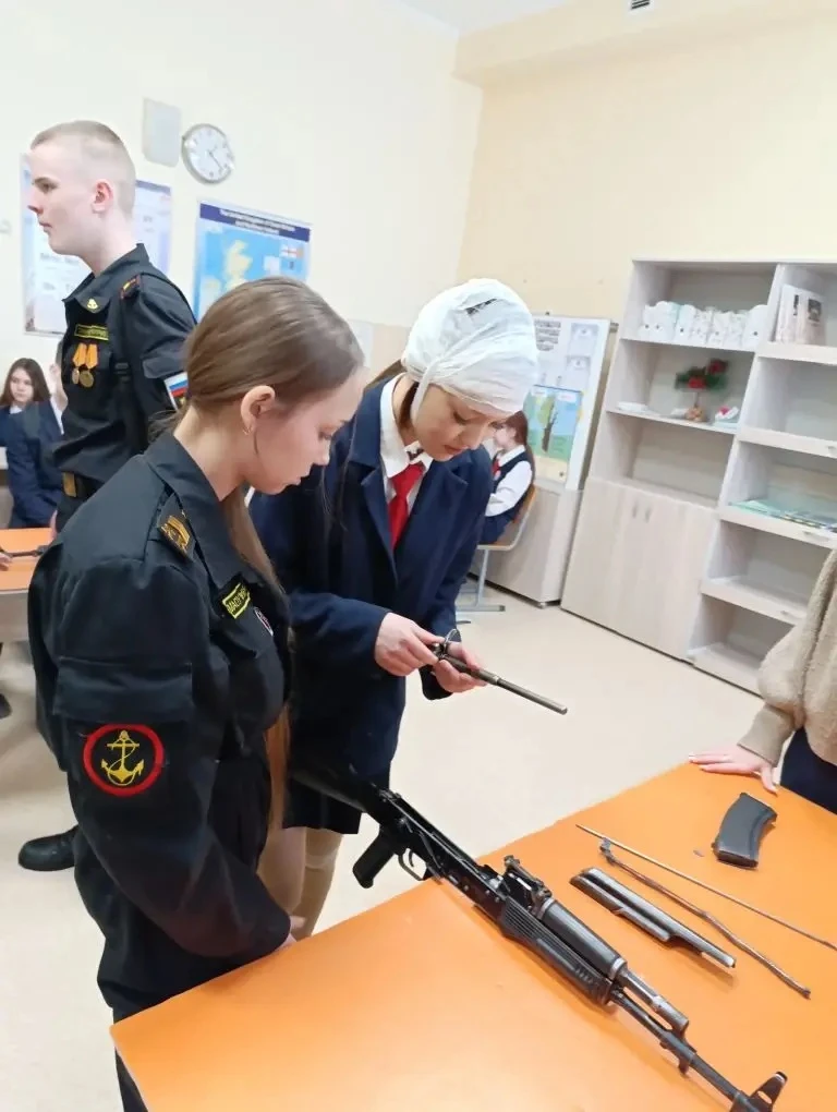 20 февраля классный руководитель 8Э  класса Валиева Алесья Рамиловна провела внеклассное мероприятия