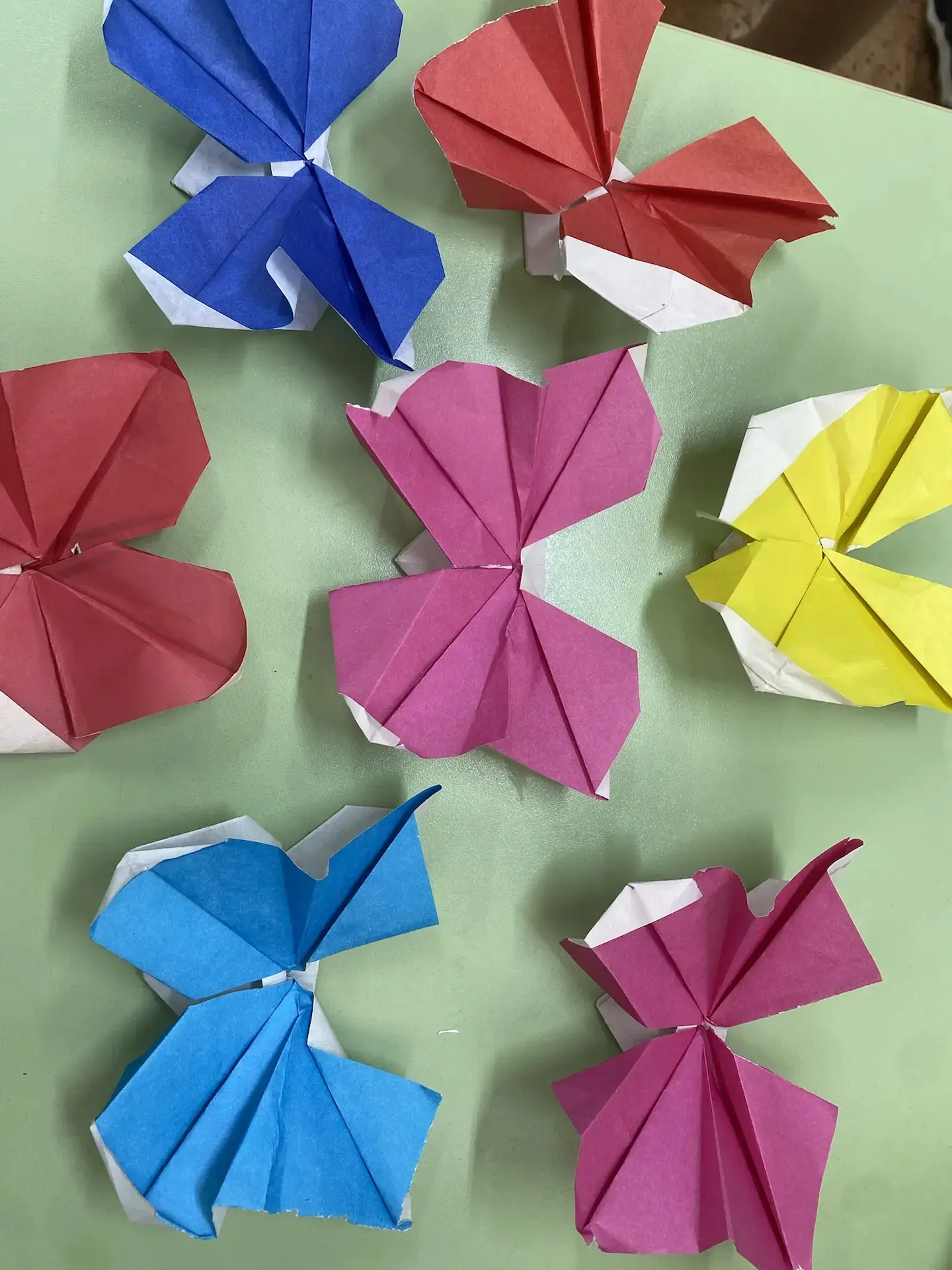🦋 Волшебство своими руками: создаём бабочку в технике оригами! 🦋

Недавно в нашей старшей группе п