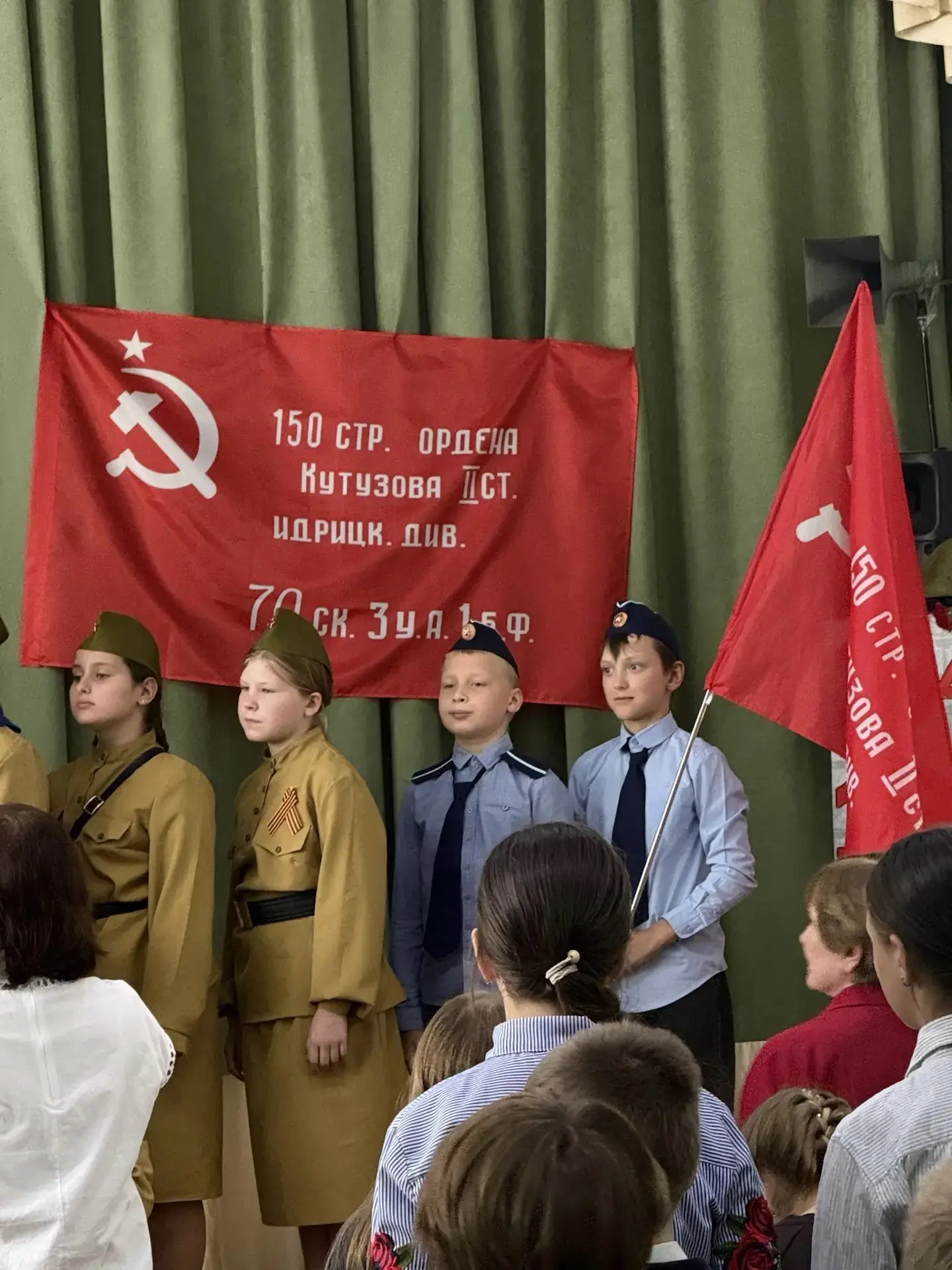 В Красноткацкой школе нам посчастливилось (именно посчастливилось) стать зрителями невероятного спек