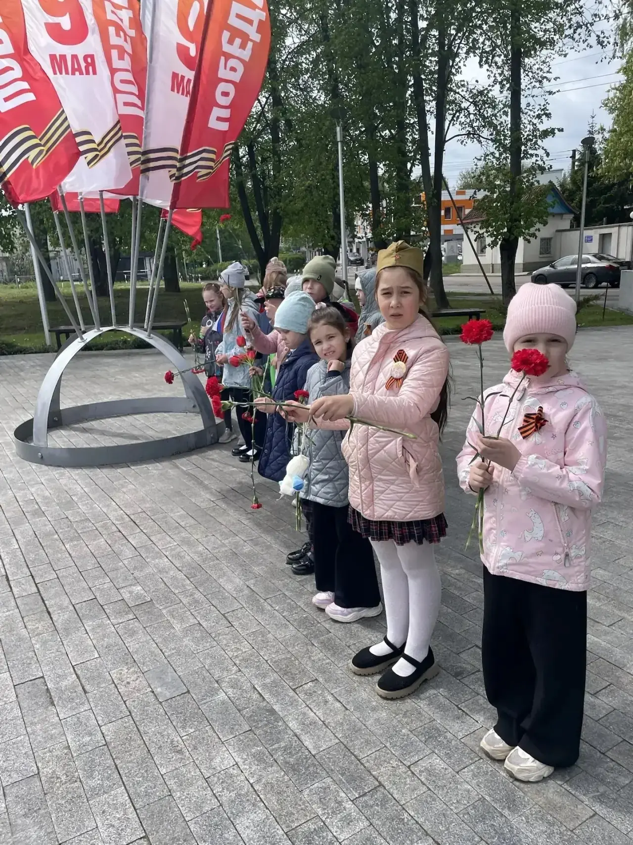 Сегодня, накануне великого праздника Дня Победы, обучающиеся младшего корпуса нашей школы совершили 