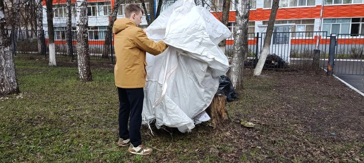 🌿 Чистота начинается с нас!🌿  🗓️ Май – время наводить красоту в родном лицее.  🚮 Дружно вышли на суб