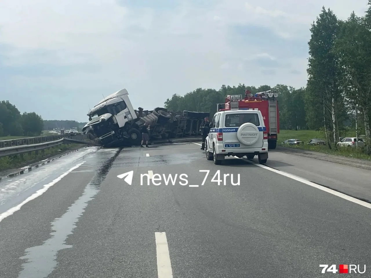 🔴🔵На трассе М5 в Чебаркульском районе фура попала в ДТП и перекрыла трассу  Очевидцы говорят, что у 