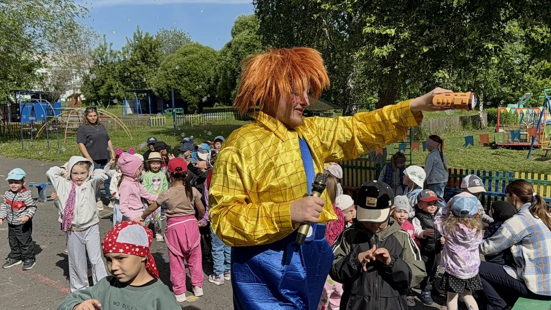 🔆Лето, Карлсон и Фрекен Бок: Праздник в детском саду!🌻🎭🎷🎸
Сегодняшний день в нашем детском саду