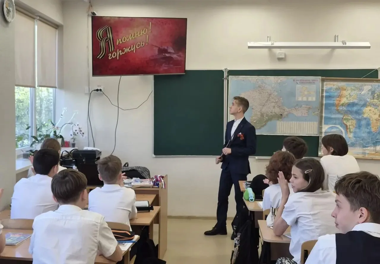 Вахта памяти. Помним, чтим, гордимся!🎖️  📌7-8 мая в 7 классах прошел урок «Вахта памяти. Помним, чти