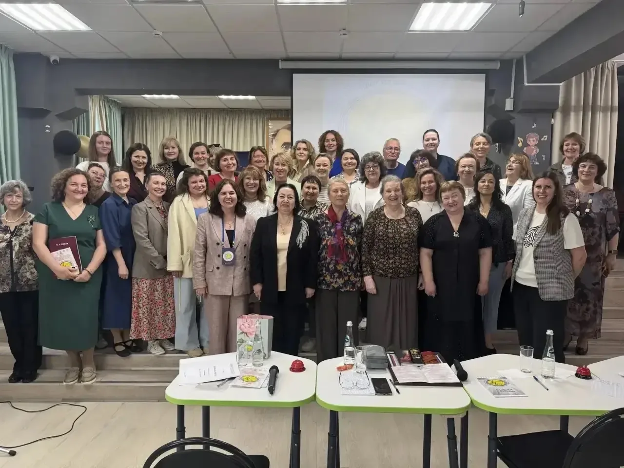У детей начались каникулы, а это значит, что у преподавателей появилась возможность ненадолго остави