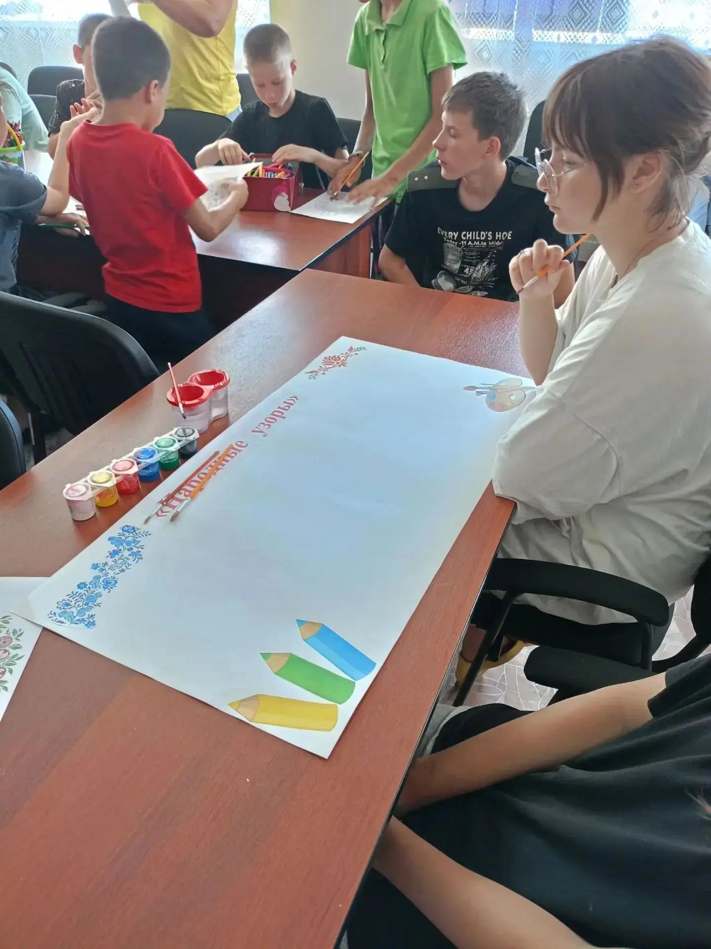 🎨«Народные узоры»: раскрываем красоту русских промыслов! 
В нашем центре помощи детям прошло творче