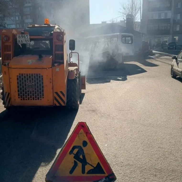 🚧  На территории района продолжаются работы по текущему ремонту улично-дорожной сети