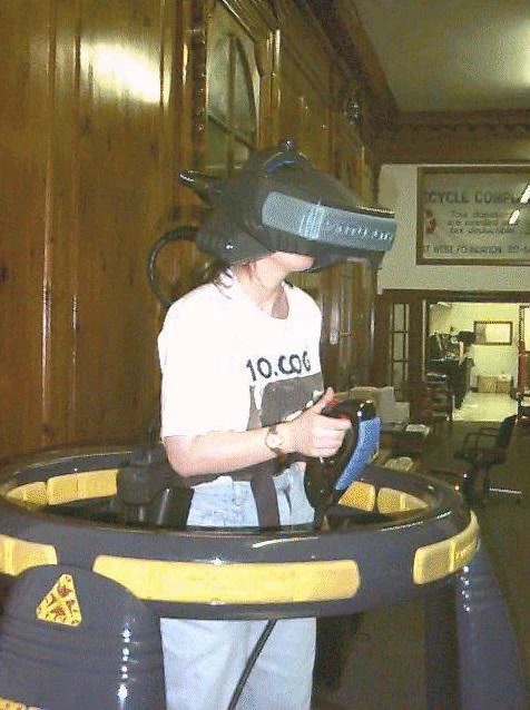 А вот так выглядел VR в 90х. Как кастинг в "Газонокосильщик"