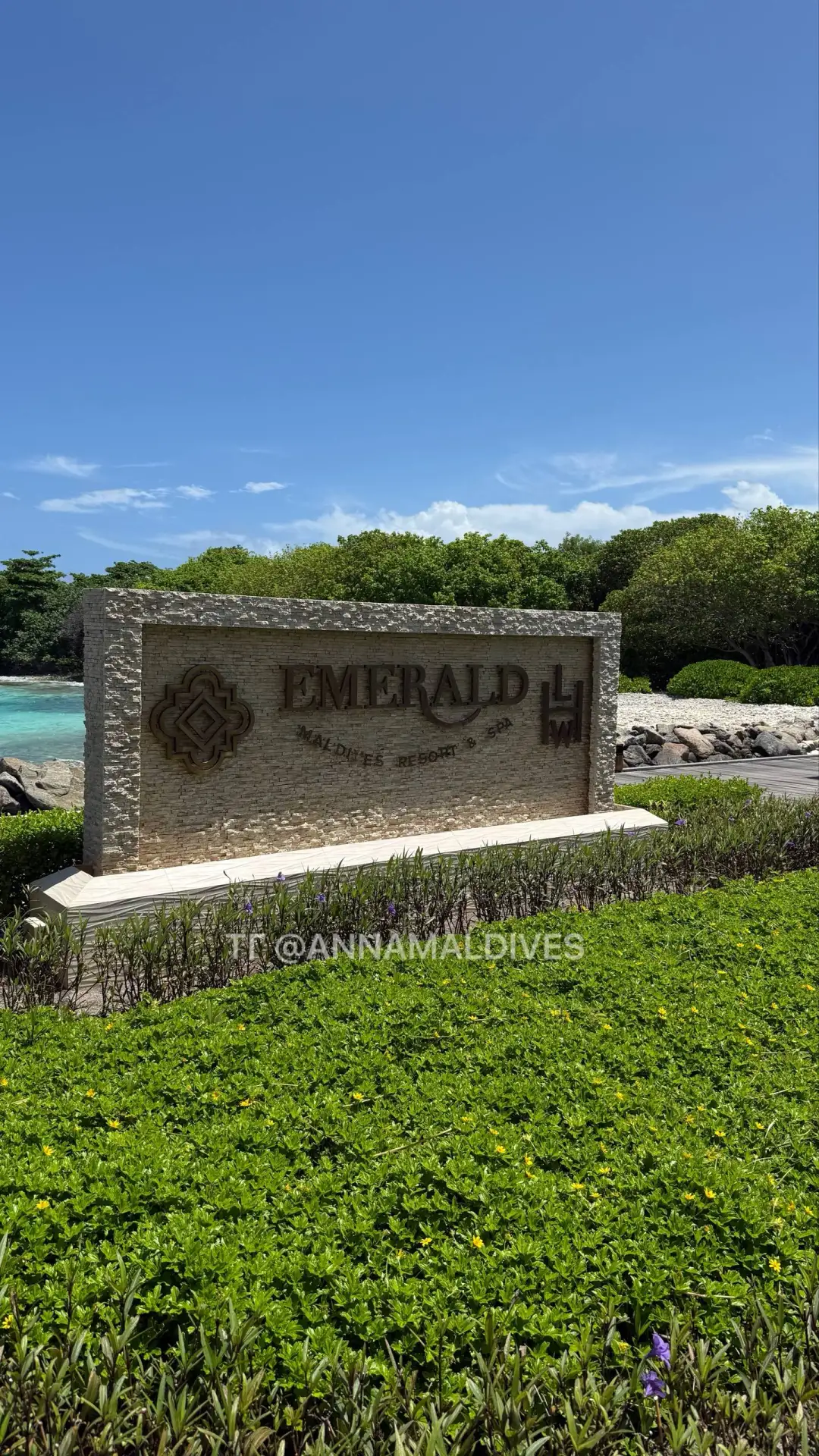 После Emerald Faarufushi мы перебрались в другой резорт этой сети - Emerald Maldives Re...