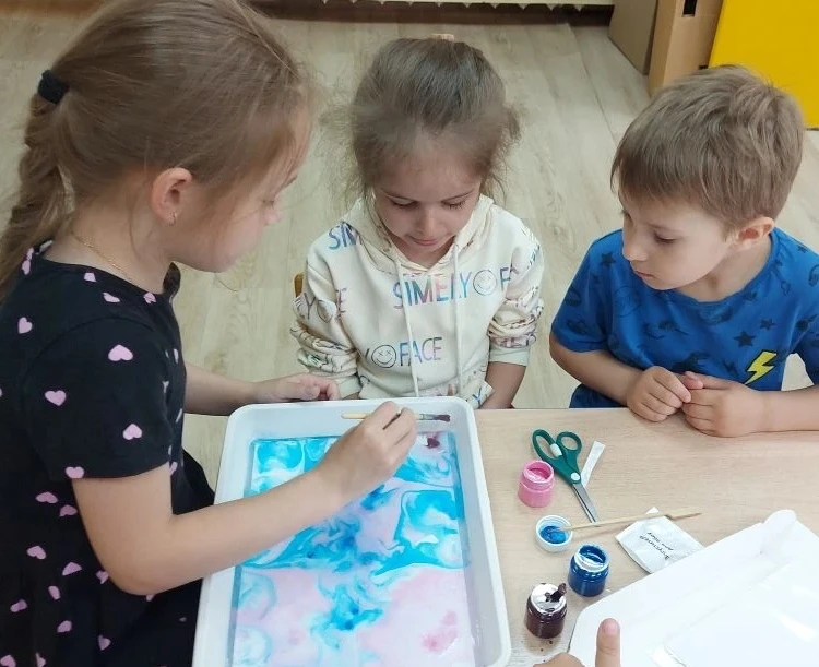 Интересно, как проходят наши будни? Тогда смотрите!

Сегодняшний день был посвящён творчеству и позн