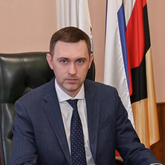 📚 Максим Леонов поздравил педагогов с Днём учителя!