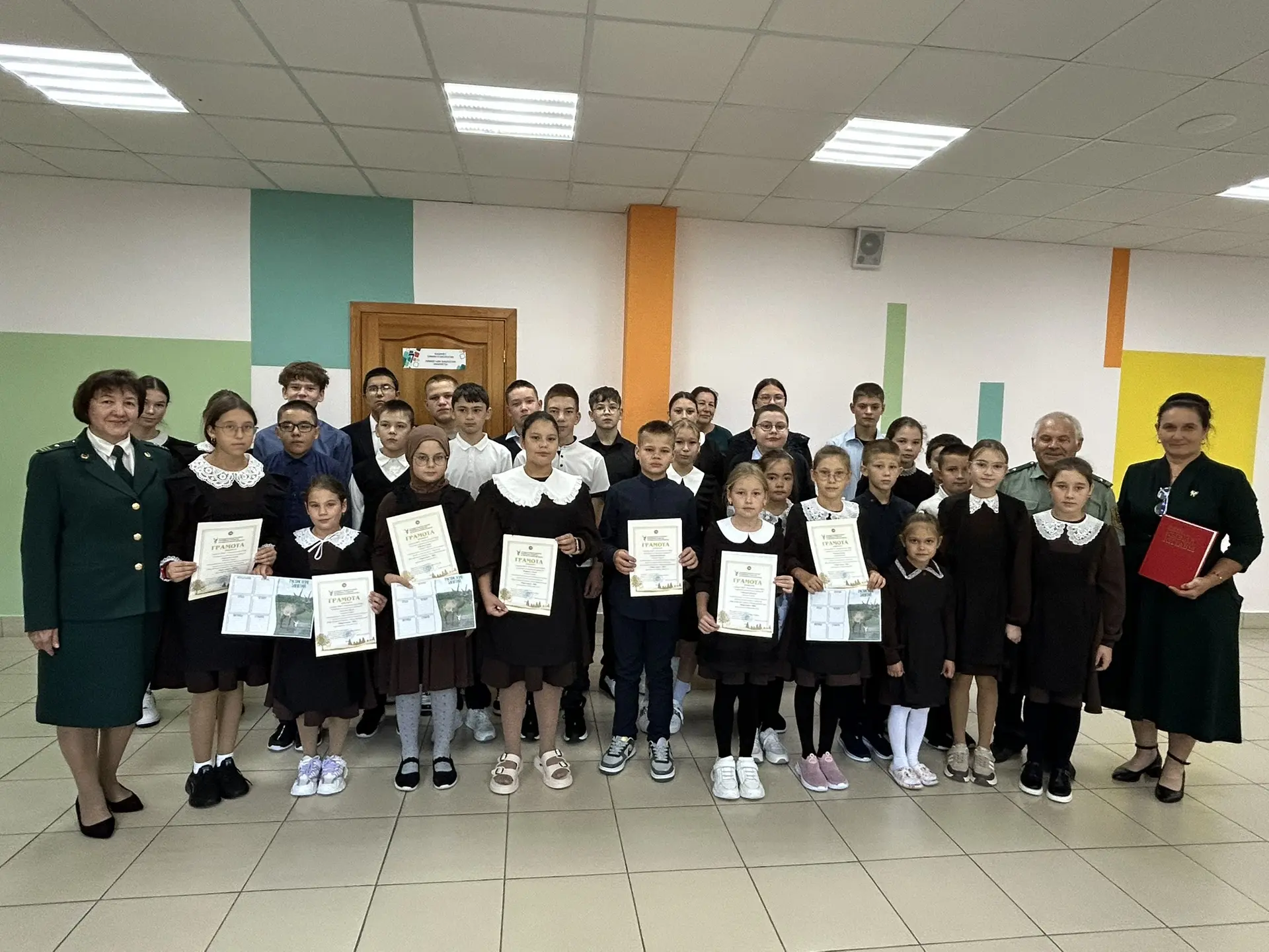 Сегодня в нашей школе в гостях были специалисты заказника "Ашит" Ахметзянов Р.З. и Абдр...