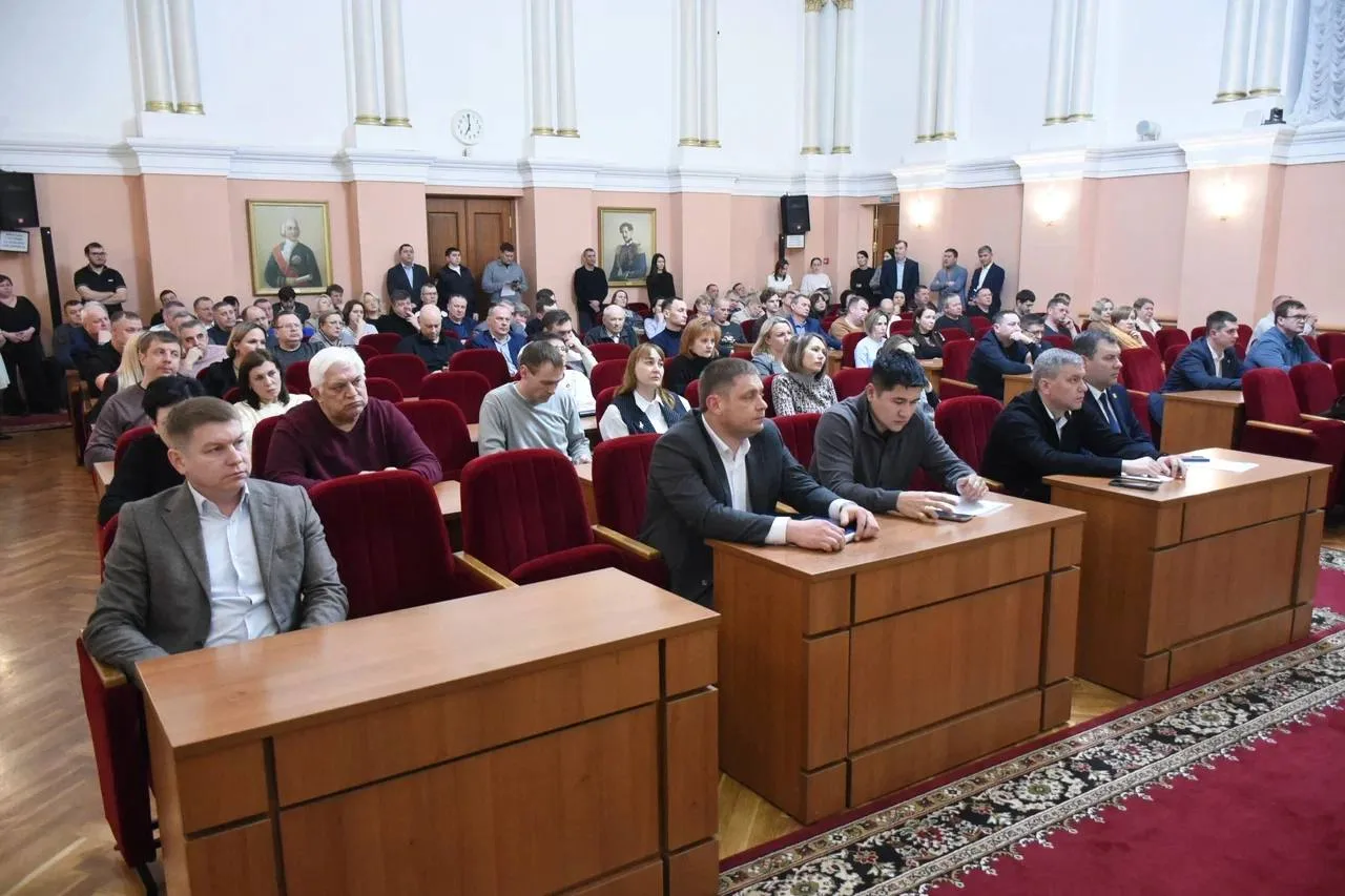 Продолжаем работу по уборке снега  Снегопад начался сегодня рано утром и продолжится ближайшие три д