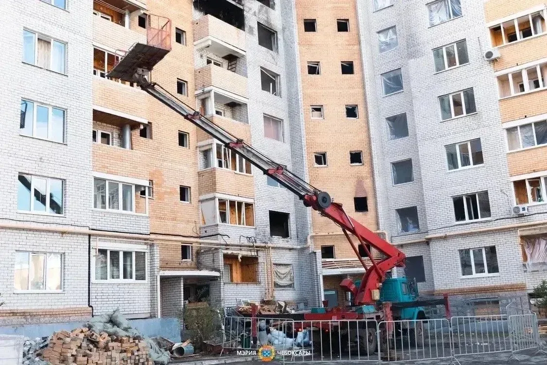 В Чебоксарах продолжают восстанавливать инфраструктуру после атаки БПЛА  Как сообщили в администраци