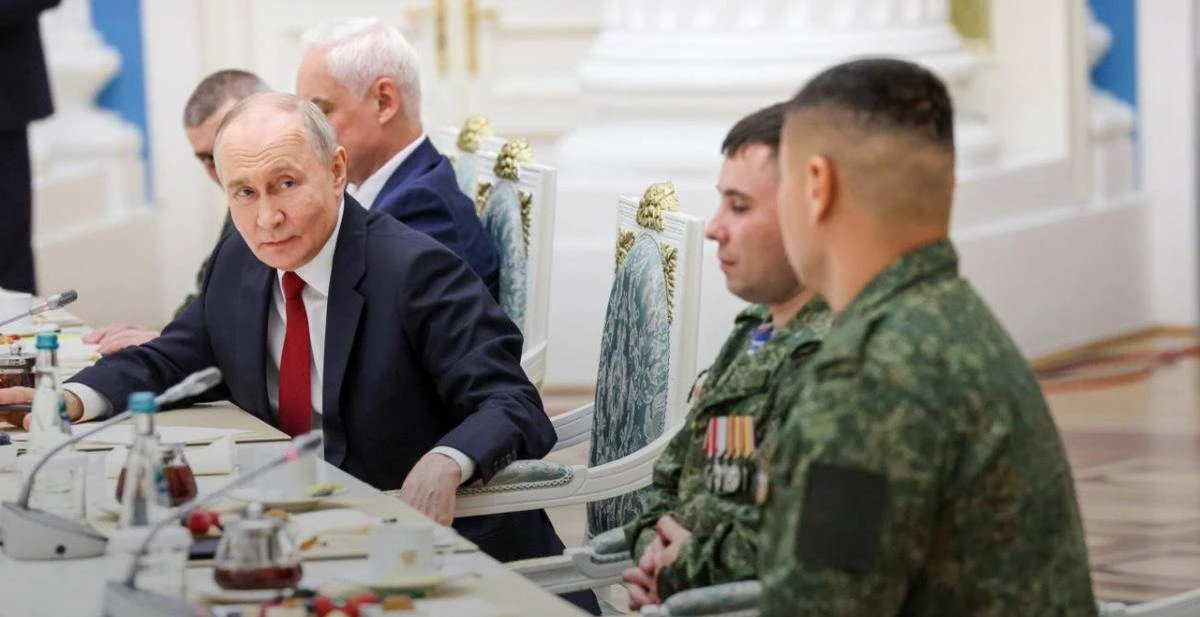 Путин пожелал удачи российским военным в продвижении к Запорожью.

«Постепенно подбираетесь к Запоро