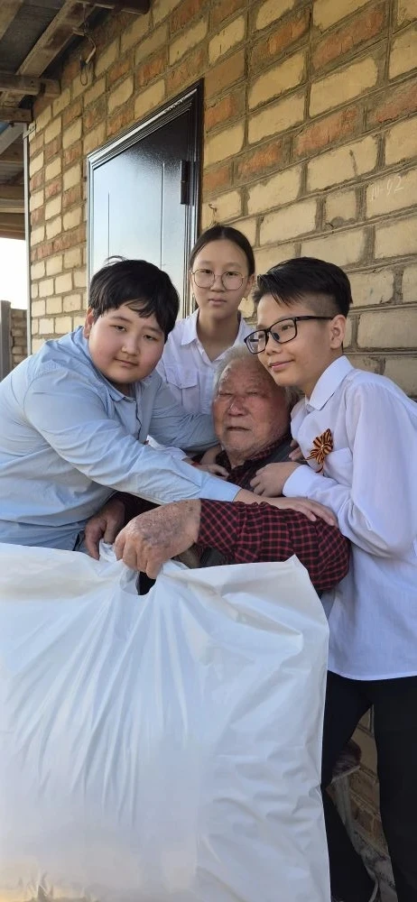 Пандинова Сергея Джаловича, которому в этом году исполнилось 95 лет, поздравили с празд...