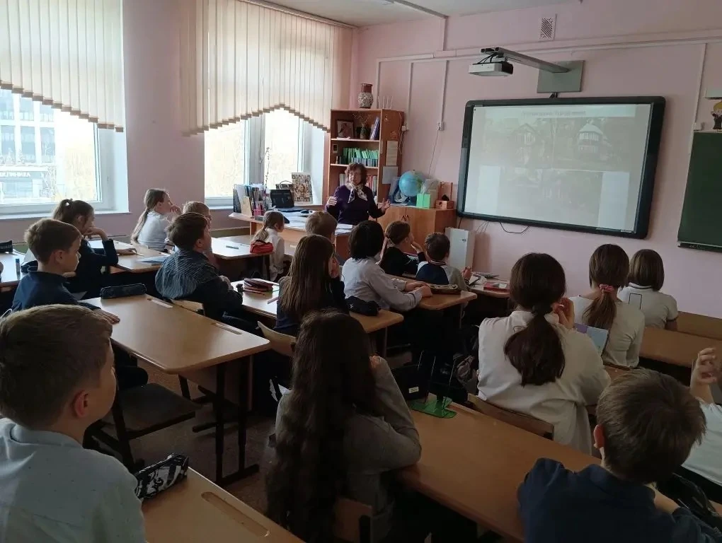 Путешествие в историю родного Переделкино! 📚🏡  12 и 13 марта наши четвероклассники отправились в про