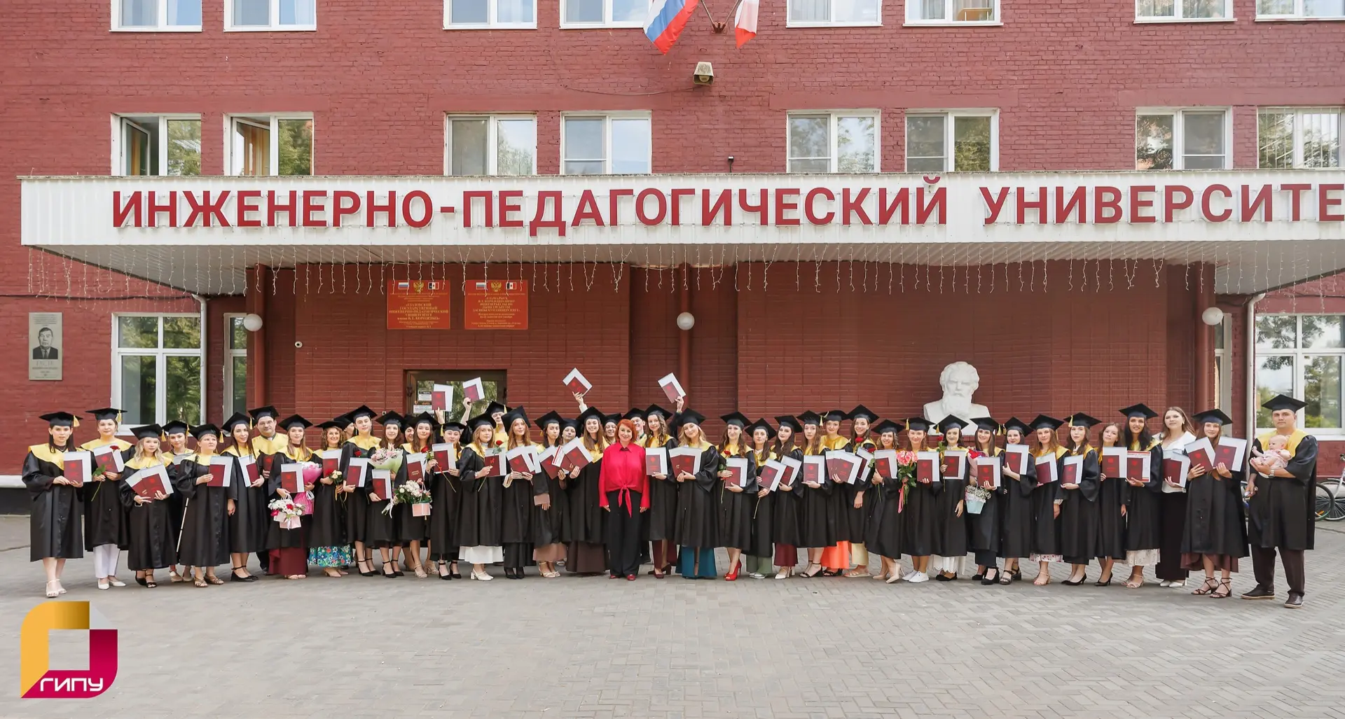 🎓 Каждый четвертый выпускник педагогических вузов завершил обучение с отличием
