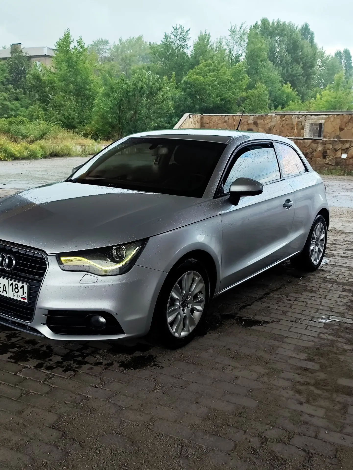 Продам Ауди А1.год2010 мотор 1,4 турбо , машина в хорошем состоянии,   новая резина ,свежие масла.ма