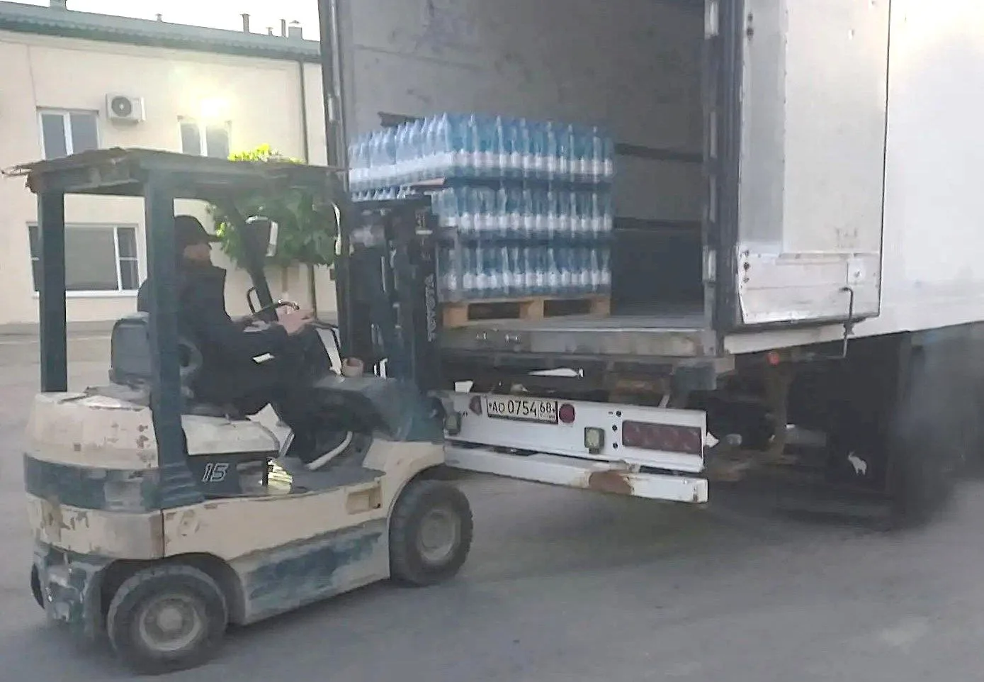 🇷🇺 20 тонн бутилированной воды направлено в зону проведения СВО из Кизлярского района