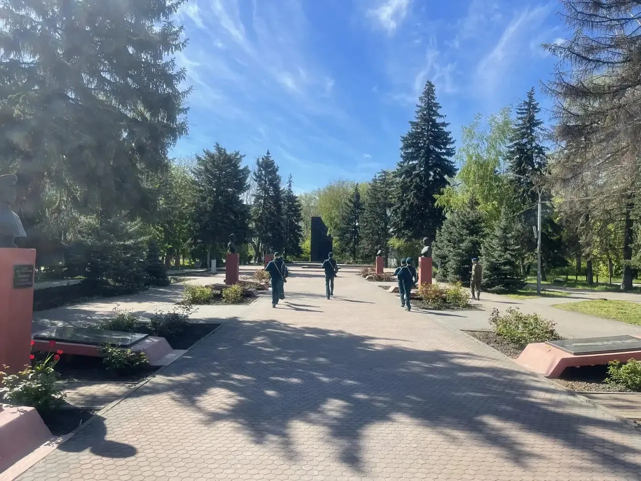 🇷🇺 Честь и ответственность: наши ребята на Посту №1  1 и 2 мая наши старшеклассники приняли участие 