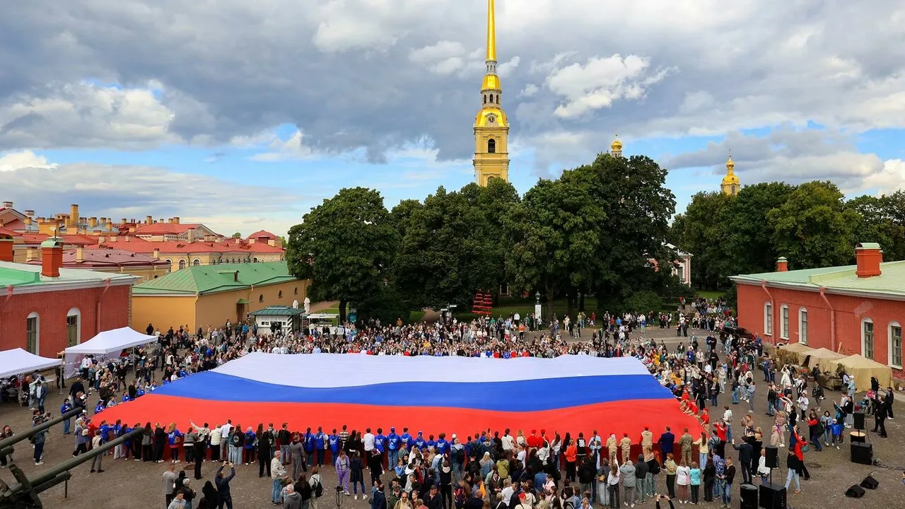 🎉 Куда пойти в День России: афиша на 12 июня

Сегодня праздник, и город развернул целую программу —
