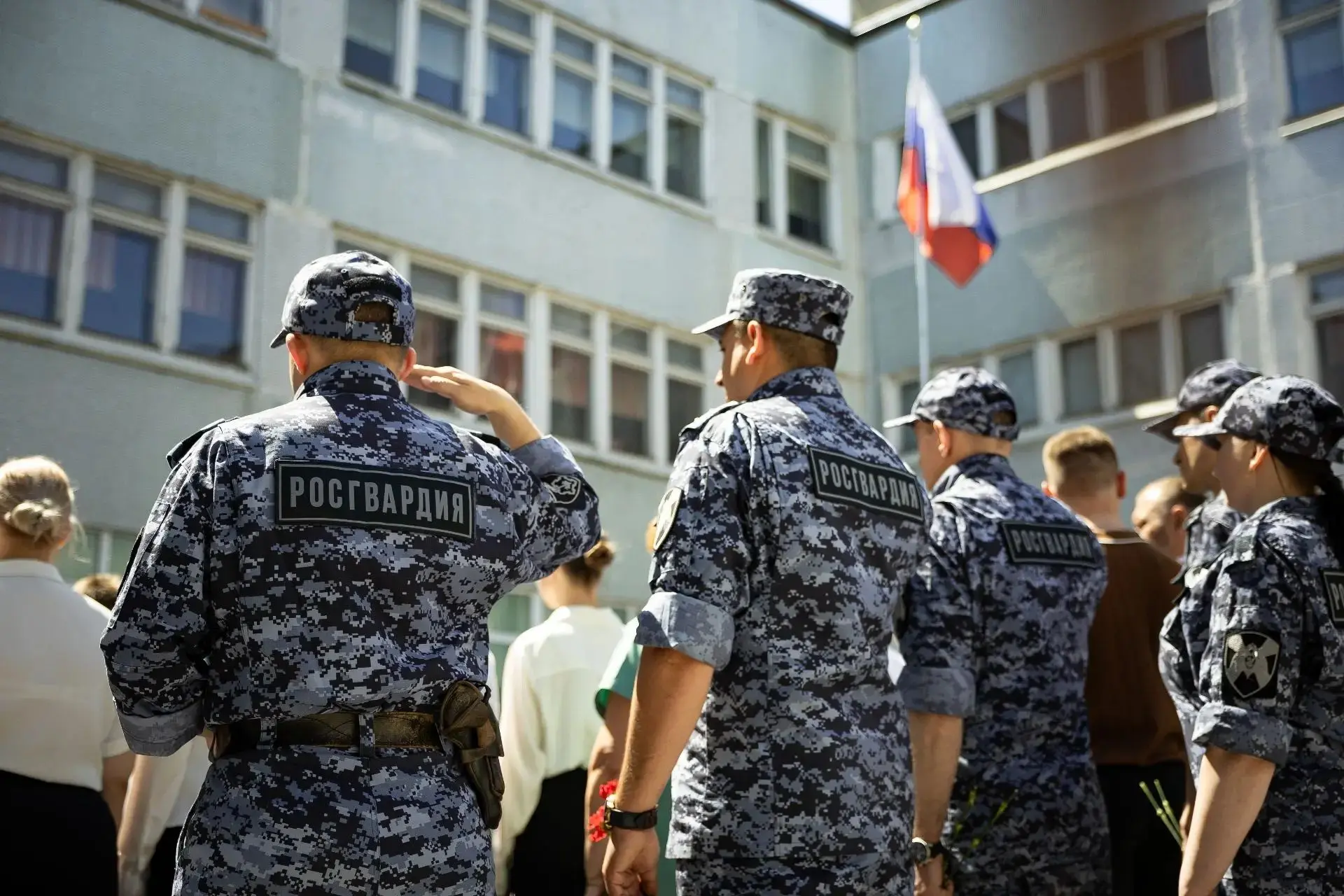 В школе №36 открыли Парты героев — в память о прапорщике Вячеславе Гаврилове и сержанте Дмитрии Бобк