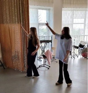 👯‍♂ Каждое утро в лагере «Актив» Петровского Дома детского творчества начинается с эне...
