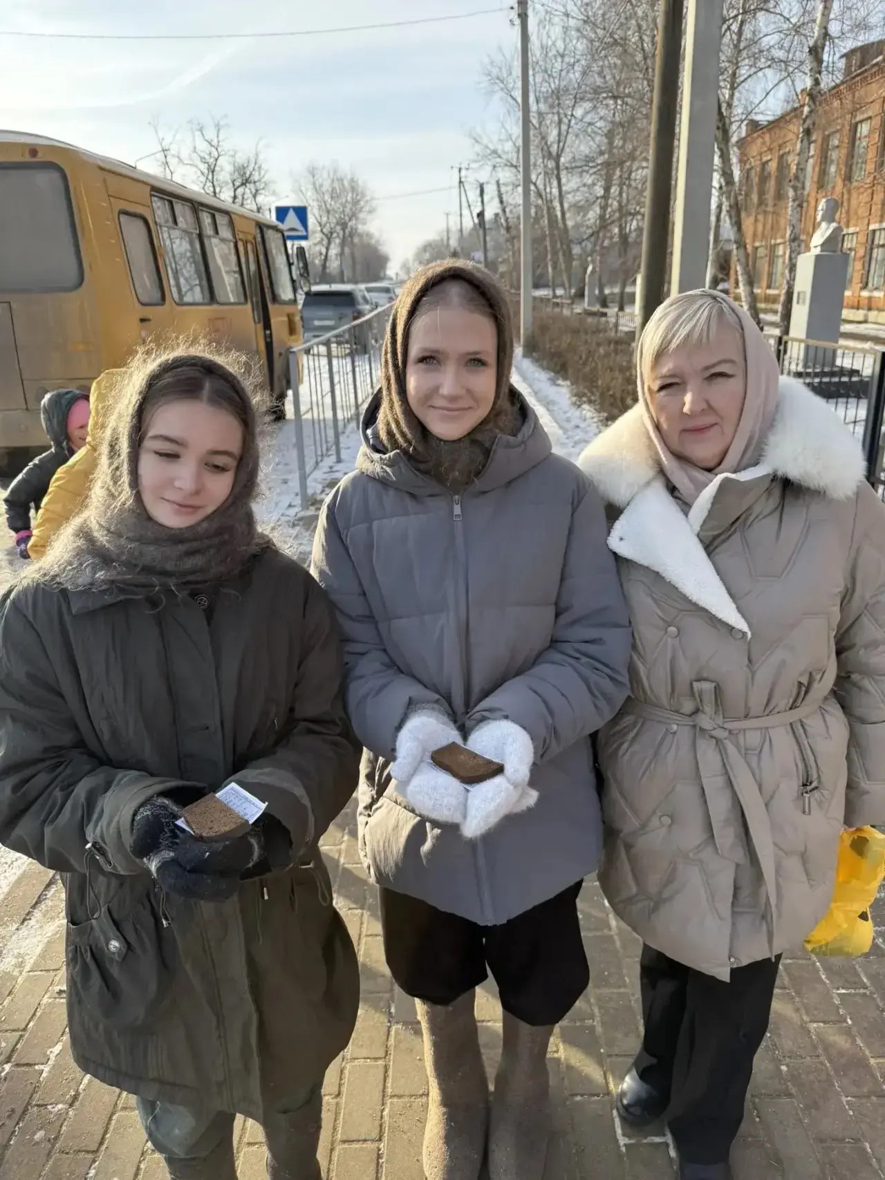 В нашей школе прошла акция «Блокадный хлеб», посвященная памяти тех, кто пережил страшные дни блокад