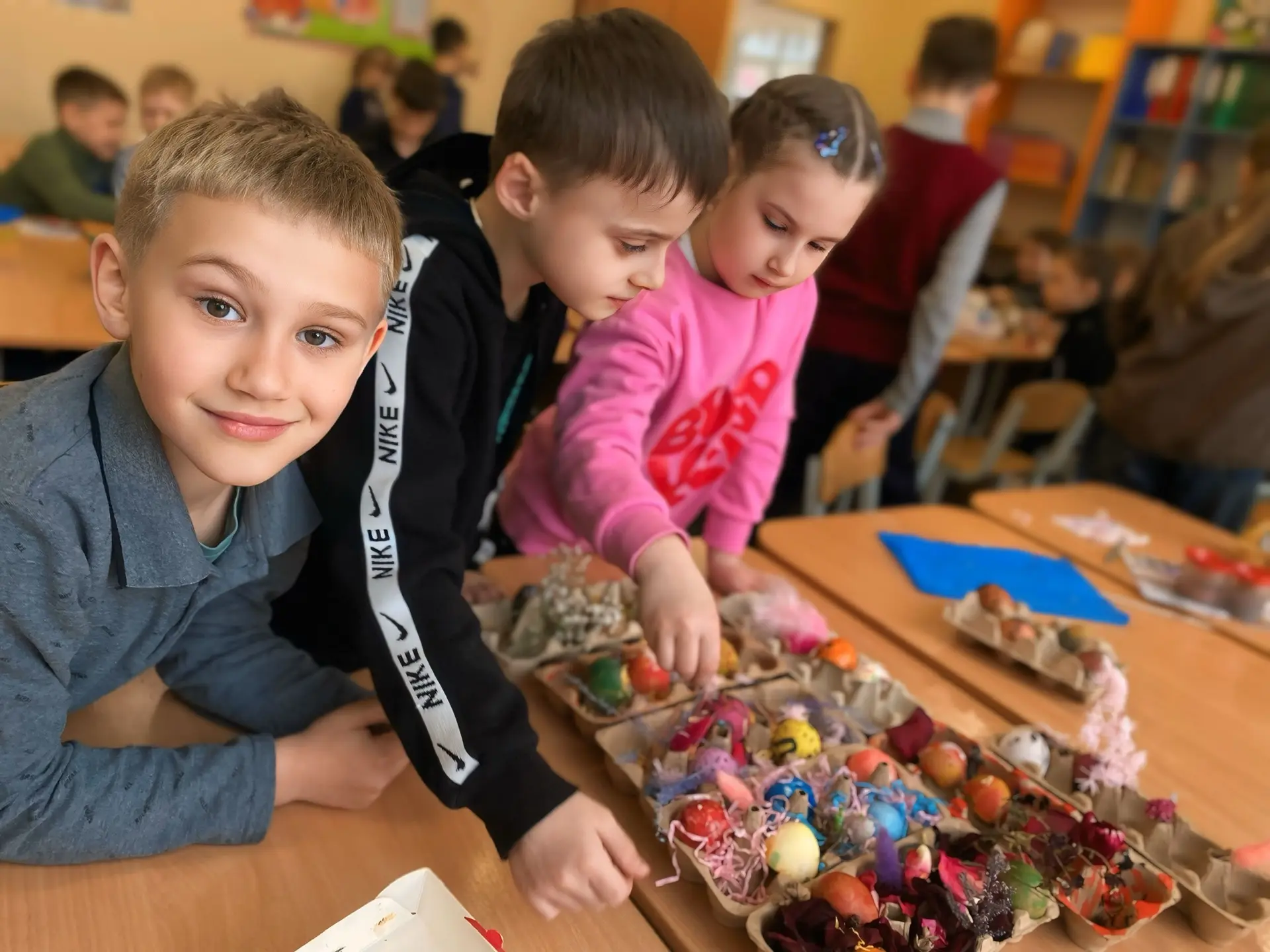 Дорогие друзья! 🌷    В преддверии светлого праздника Пасхи в нашей начальной школе произошло маленьк