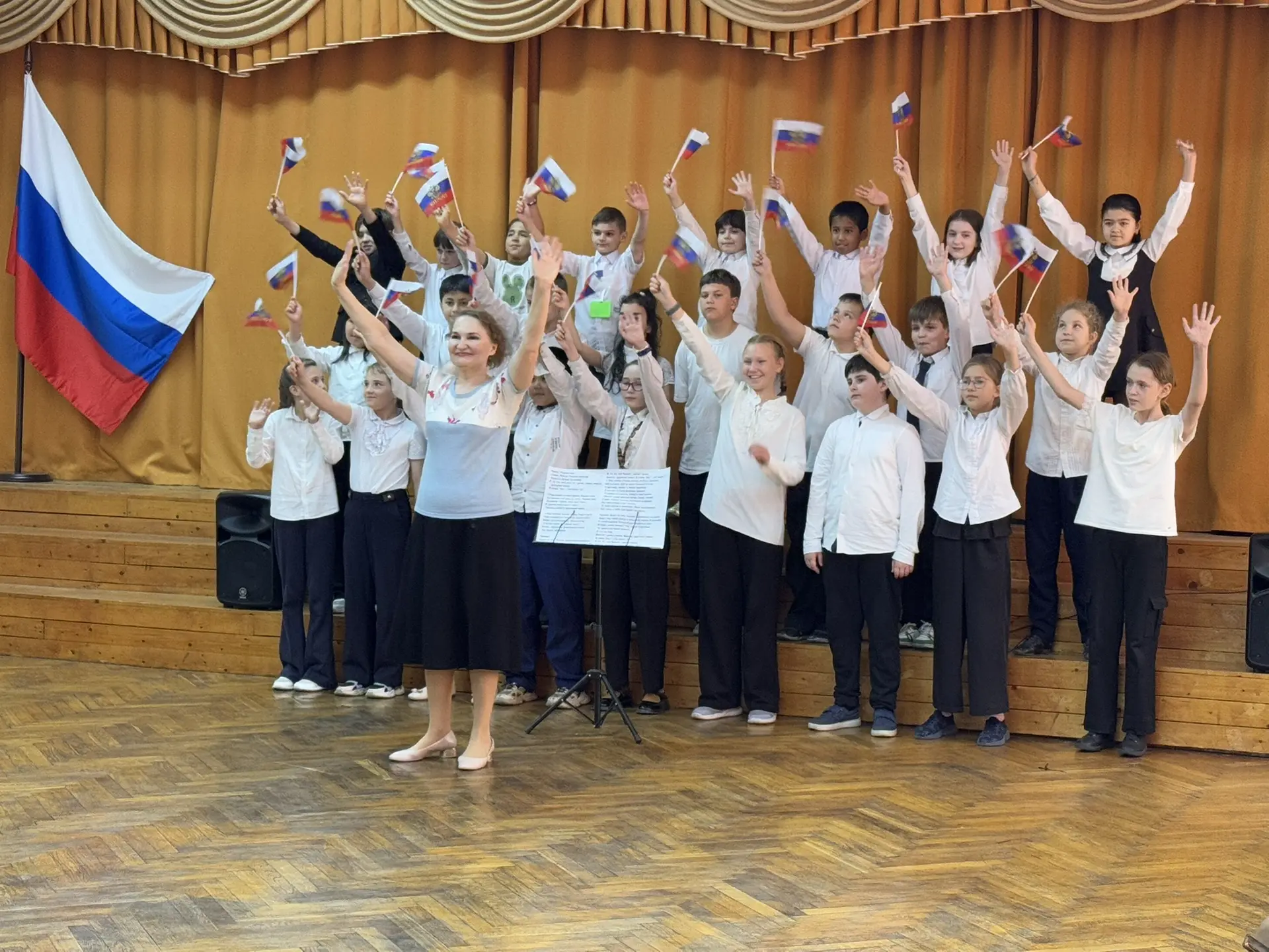 🇷🇺Сегодня в нашей школе прошел замечательный фестиваль песни "О тебе, моя Родина", по...
