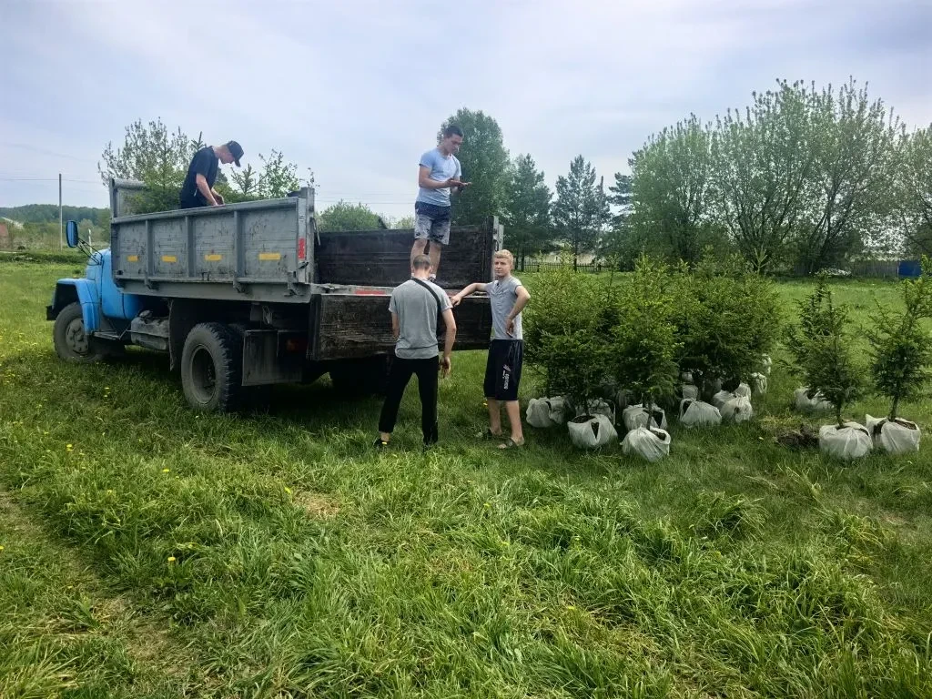 Деревья Победы: жители Гусельниковского сельсовета почтили память героев Великой Отечес...