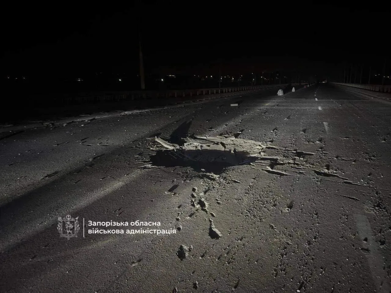 🇷🇺💥🇺🇦В Запорожье ночью поражен мост через Днепр.