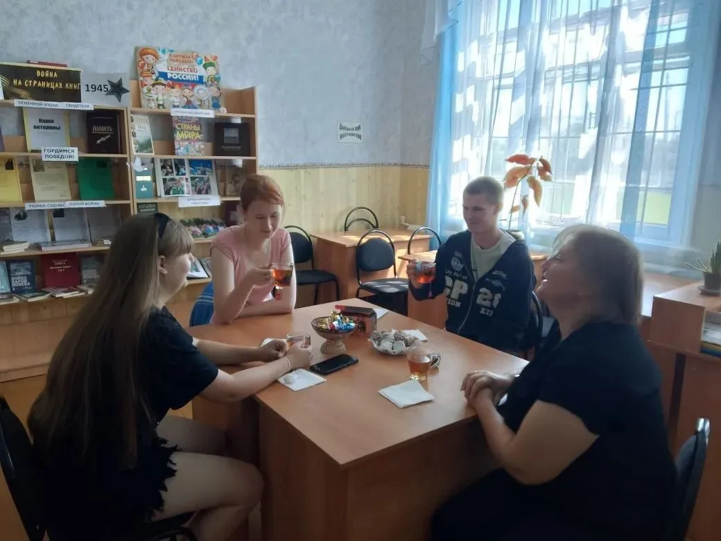 В Мачкаской библиотеке летняя досуговая площадка была открыта круглым столом «Маршрут в...