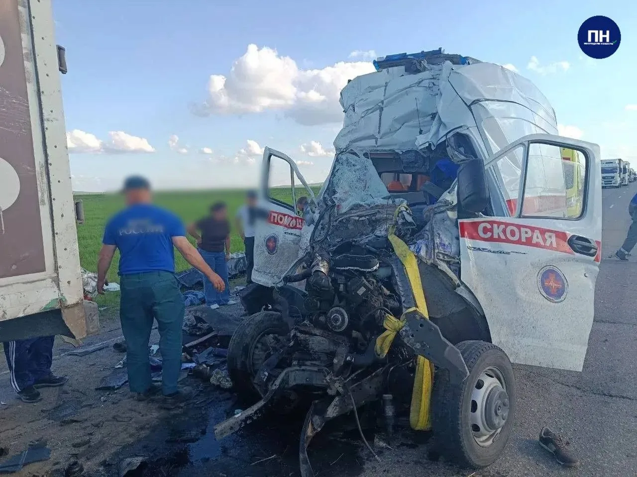 😔В Башкирии скорая помощь попала под фуру, погибли 2 медика и 20-летняя девушка.