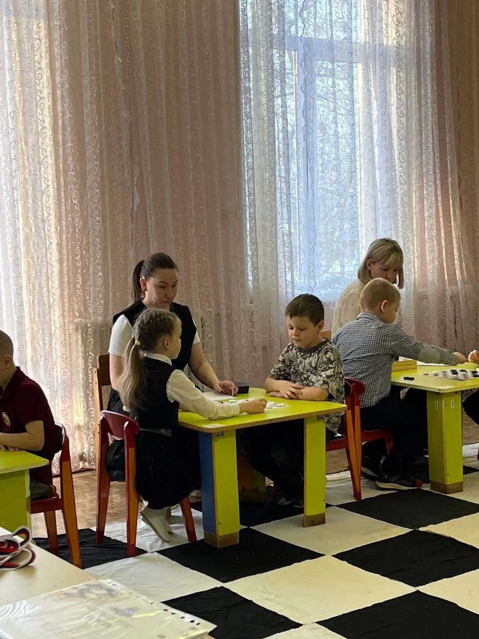 Шашечный турнир прошёл в д/с  №38 "Теремок". Участник - Петров Григорий, воспитанник по...
