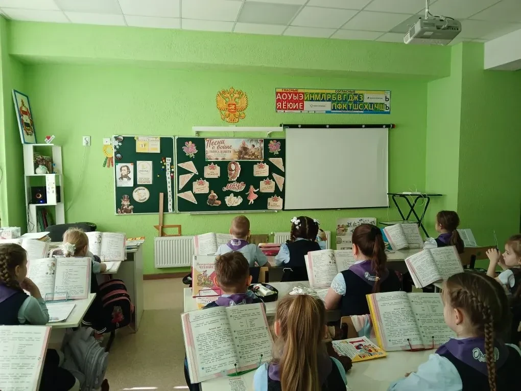🗓️ 4 мая в МБОУ «Ардатовская СОШ» прошли «Разговоры о важном» на тему: «День Победы. Бессмертный по